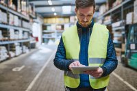 AdobeStock_106378693_man_stock_tablet.jpeg