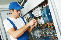 Dollarphotoclub_55571650_mechanic.jpg