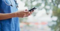 as576622307_nurse_phone_consultation.jpeg