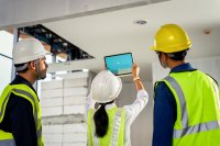as_502090341_inspection_with_tablet.jpeg