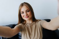 as_510453173_woman_selfie.jpeg