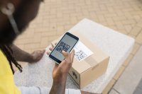 env-nf-hand-of-parcel-delivery-man-with-qr-code-2025-02-21-18-26-06-utc.JPG