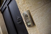 iStock_000040703356Large_doorbell.jpg